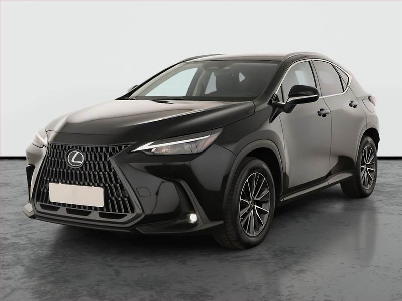 Lexus NX 200t (2023) 450h+ - fotka 2 z 21