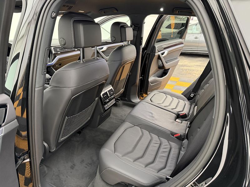 Volkswagen Touareg 3.0Tdi*1-MAJ*DPH*R-LINE*HUD* - fotka 13 z 51