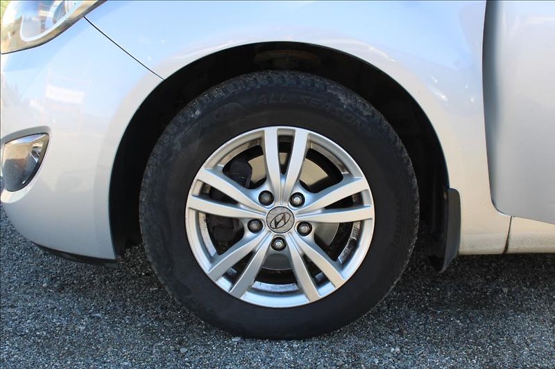 Hyundai ix20 1,4 i  ČR, DIG. KLIMA, ASR - fotka 22 z 25