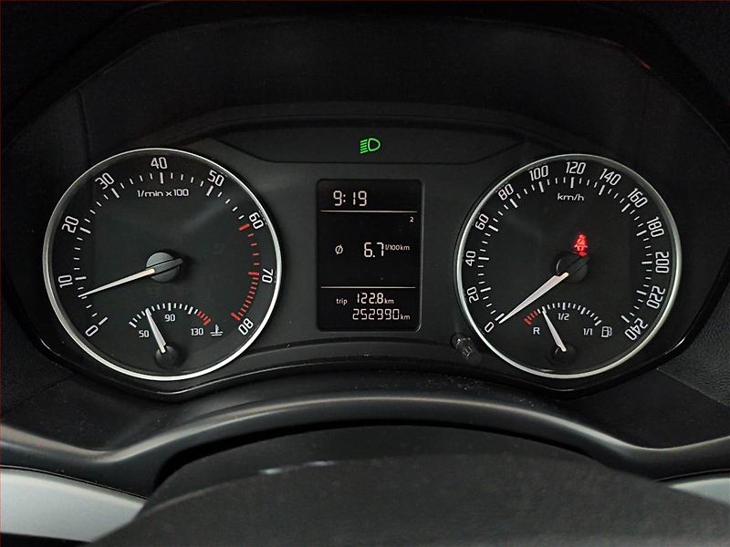 Škoda Octavia (2010) Ambiente 1.6, Serv.kniha - fotka 11 z 13