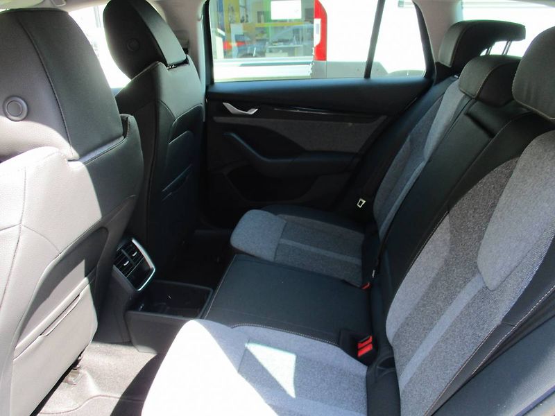 Škoda Octavia Combi Top Selection 1,5TSI 110 - fotka 12 z 14
