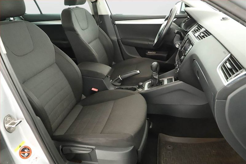Škoda Octavia (2013) 2.0 TDI, Xenony, Tempomat - fotka 7 z 13