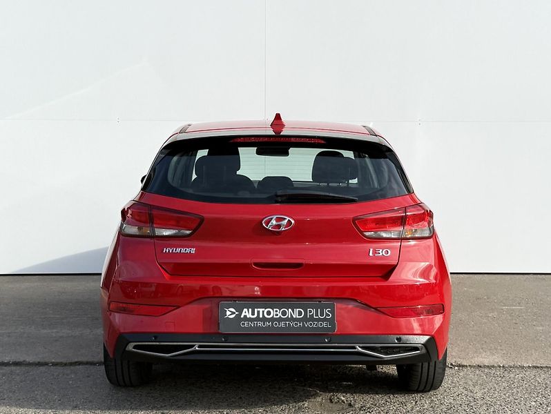 Hyundai i30 1.5 DPi 81kW Smart - fotka 9 z 17