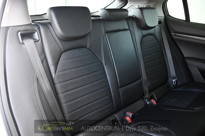Alfa Romeo Stelvio 2,2JTD 154 KW 4x4 - fotka 20 z 50