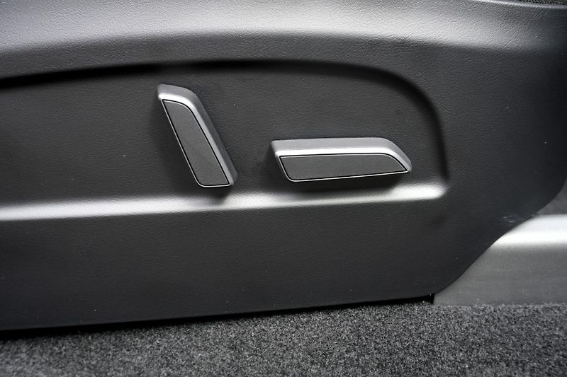 Tesla Model Y Long Range AWD, ČR, Tažné - fotka 39 z 39