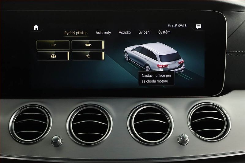 Mercedes-Benz Třídy E (2021) AMG Paket E 300 e 4MATIC - fotka 18 z 31