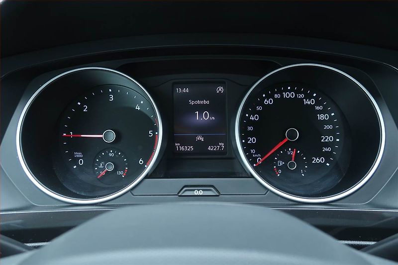 Volkswagen Tiguan (2021) 2.0 TDI - fotka 11 z 24