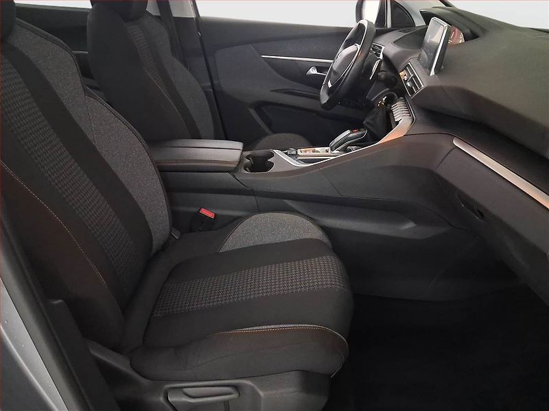 Peugeot 5008 (2019) 1.5 BlueHDi, Automat, 7 míst - fotka 9 z 16