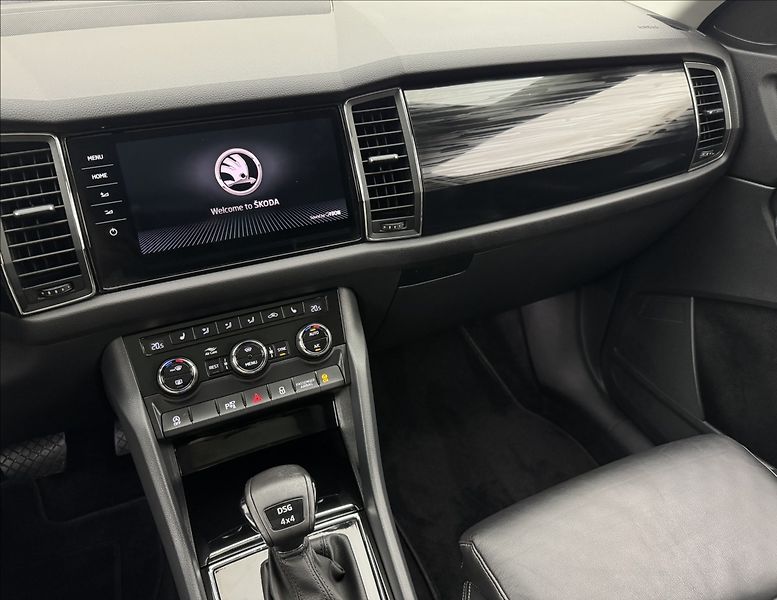 Škoda Kodiaq 2,0 DSG 4X4 CANTON ACC 360° - fotka 16 z 47