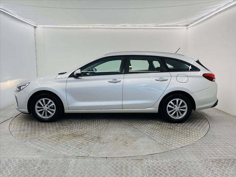 Hyundai i30 1,4 T-GDi 103kW - fotka 3 z 24