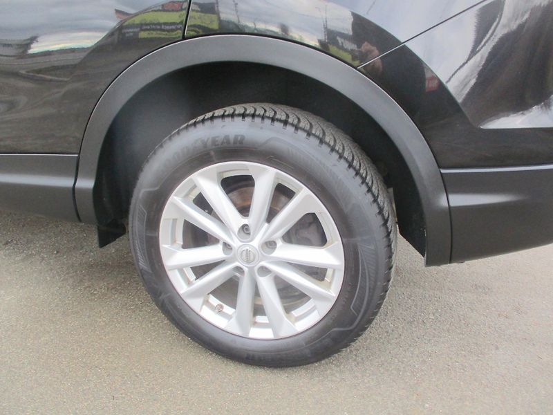 Nissan Qashqai 1.6DIG-T 120kW NAVI VÝHŘEV - fotka 37 z 43