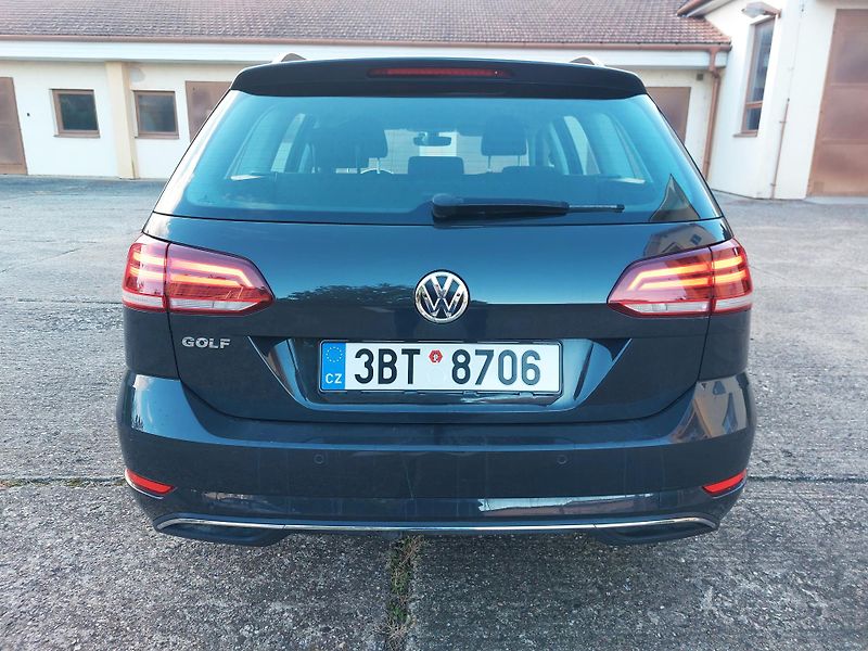 Volkswagen Golf 1,6 TDi 85kw Comfortline ACC - fotka 8 z 18