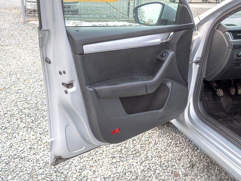 Škoda Octavia (2012) ČR 1.2TSI – NAVIGACE - fotka 11 z 44