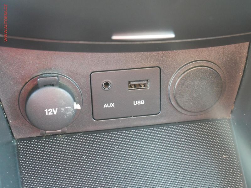 Kia Ceed (2010) 1.4CVVT, ČR, AC, park.asist - fotka 14 z 17