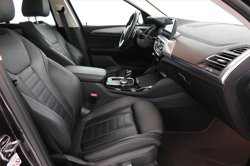 BMW X4 (2023) xDrive20d - fotka 9 z 21