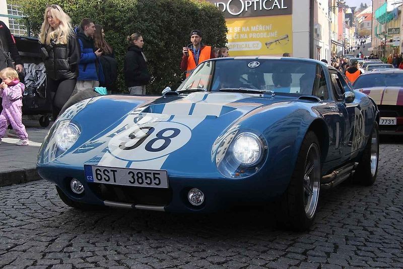 V Příbrami se sjela historická auta a motorky v rámci tradiční akce Česká Route 66.