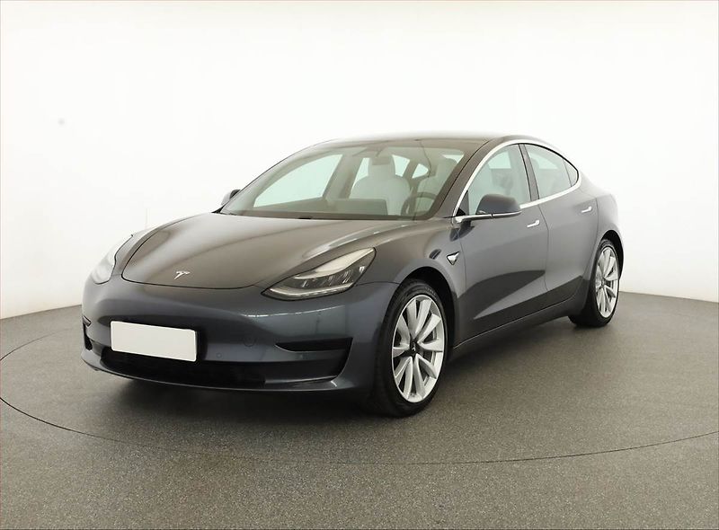 Tesla Model 3 (2020) Std Range Plus 52kWh, SoH 84% - fotka 2 z 21