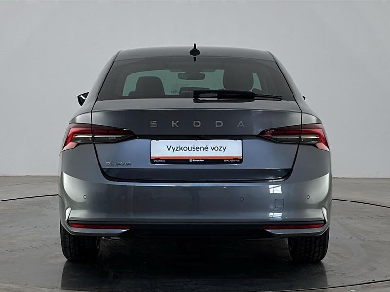 Škoda Octavia Top Selection DSG - fotka 17 z 29