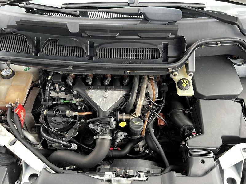 Ford C-MAX GHIA 2.0TDCi AUTOMAT TEMPOMAT - fotka 35 z 41
