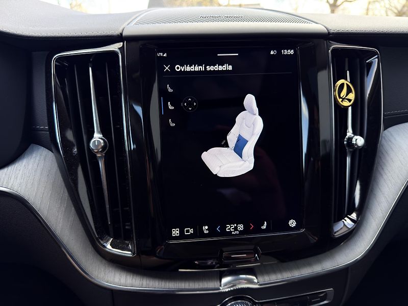 Volvo XC60 T8 AWD RECH.*ULTRA DARK + kola - fotka 29 z 51