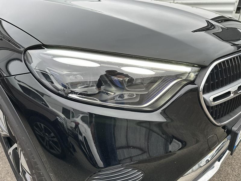 Mercedes-Benz GLC (2023) 300de 4MATIC - fotka 9 z 27