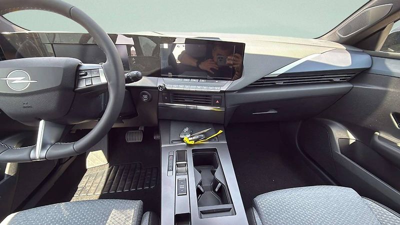 Opel Astra (2026) Edition ST Hybrid 1.2 TURBO (1 - fotka 15 z 23