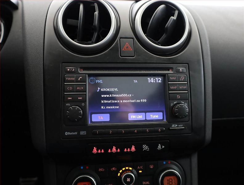 Nissan Qashqai (2009) 1.6, Serv.kniha, Tempomat - fotka 11 z 17