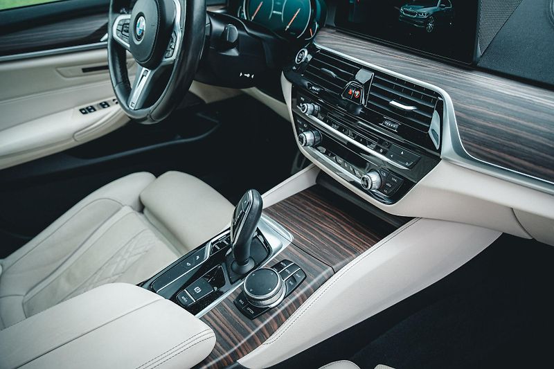 BMW Řada 5 (2017) M550i xDrive ČR  - fotka 25 z 58