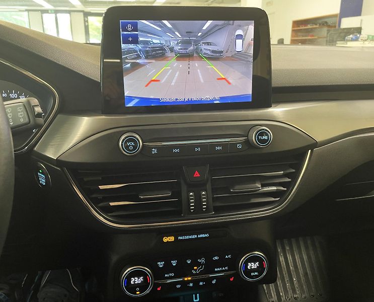 Ford Focus Titanium 1,5Ecoblue REZERVACE - fotka 18 z 29
