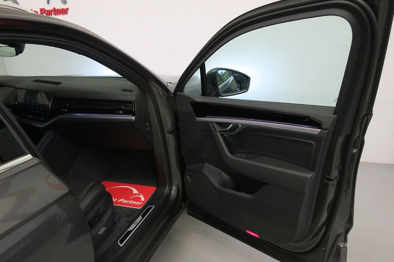 Volkswagen Touareg (2024) R-Line 3,0TDI 210kW Nez. top. - fotka 32 z 42