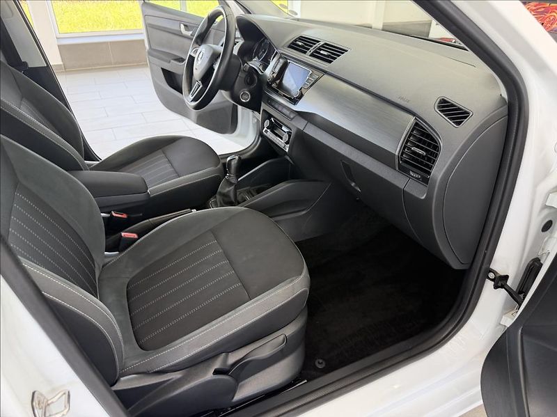 Škoda Fabia 1,0 TSI, tažné, LED, CarPlay - fotka 11 z 35