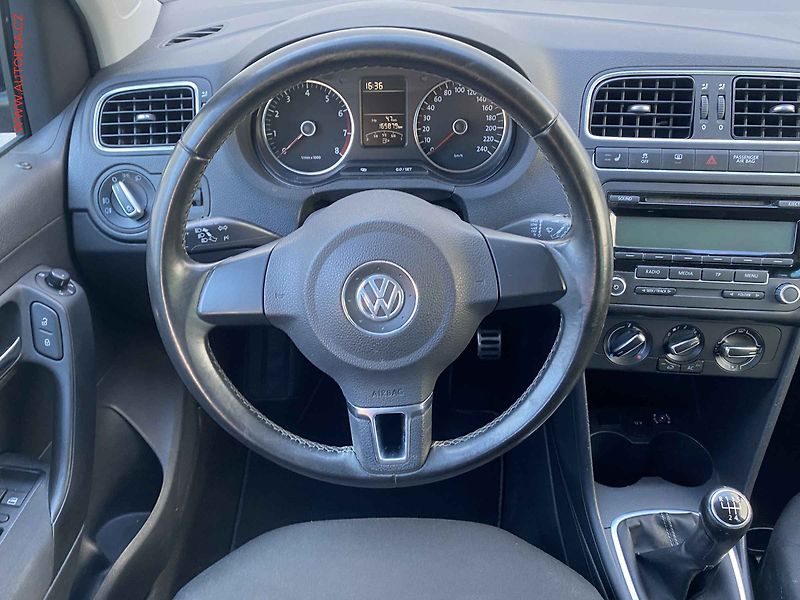 Volkswagen Polo (2011) 1.4 MPi, Style, tempo, park - fotka 11 z 15