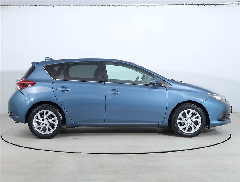 Toyota Auris (2016) 1.6 Valvematic, Serv.kniha - fotka 6 z 20
