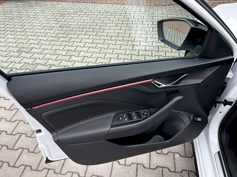 Škoda Kamiq (2025) 1.0 TSI 85kW DSG Monte Carlo - fotka 23 z 35