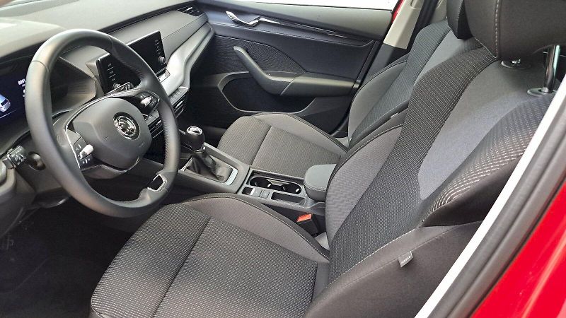 Škoda Octavia (2023) COMBI AMBITION 1.5TSI 110kW 6° - fotka 11 z 24