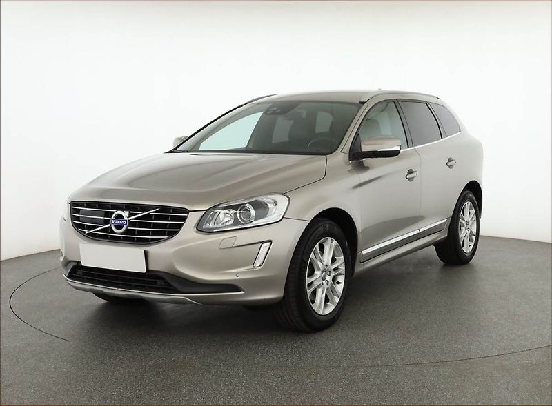 Volvo XC60 (2015) Summum D5, 4X4, Automat - fotka 2 z 21
