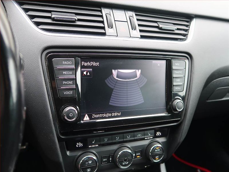 Škoda Octavia (2014) Scout 2.0 TDI, 4X4, Automat - fotka 17 z 22