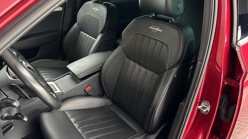 Škoda Superb 2.0 TDI DSG L&K Combi - fotka 15 z 35