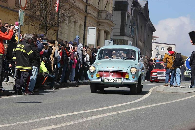 V Příbrami se sjela historická auta a motorky v rámci tradiční akce Česká Route 66.