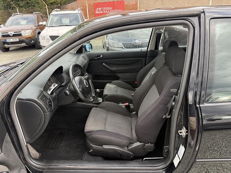 Volkswagen Golf 1.6i - fotka 8 z 13