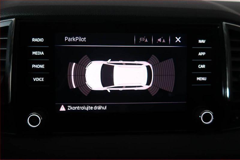 Škoda Karoq (2019) Style 1.6 TDI, Navi, Tempomat - fotka 18 z 19