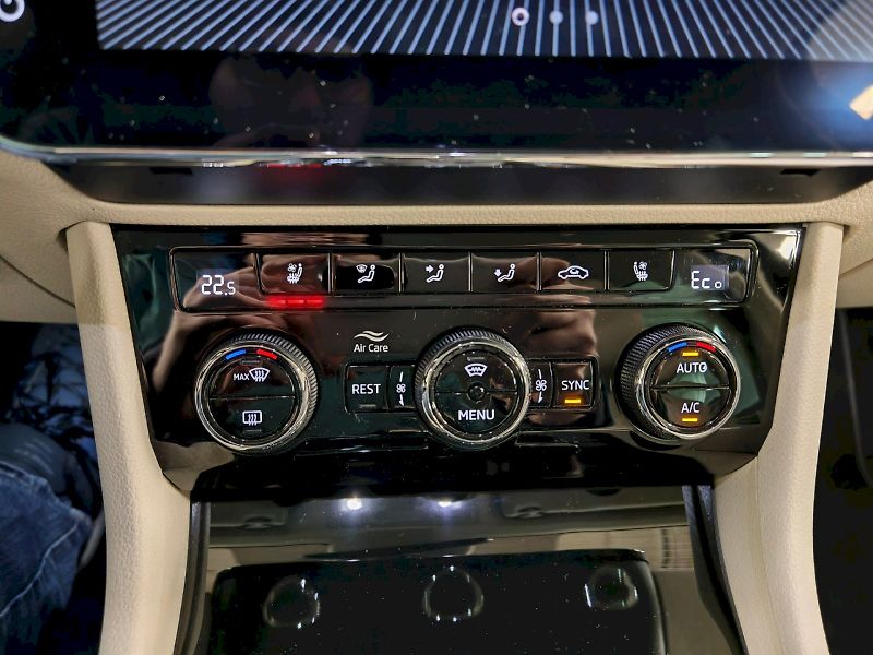 Škoda Superb (2024) iV 1.4 TSI 160 kW DSG L&K - fotka 15 z 28