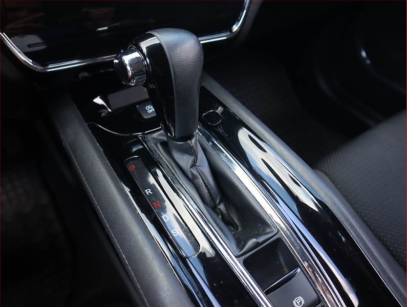 Honda HR-V (2019) Elegance 1.5 i-VTEC, Automat - fotka 13 z 19