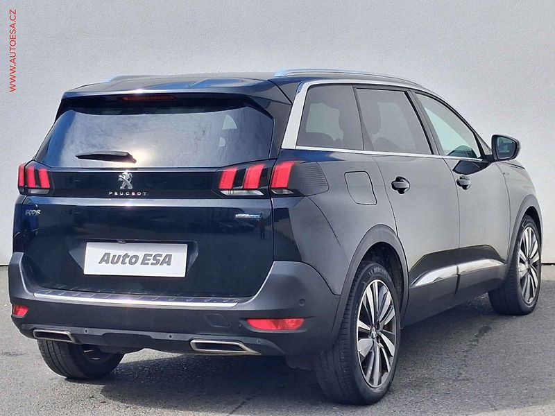 Peugeot 5008 (2018) 1.2 PT, GT Line, LED - fotka 4 z 18