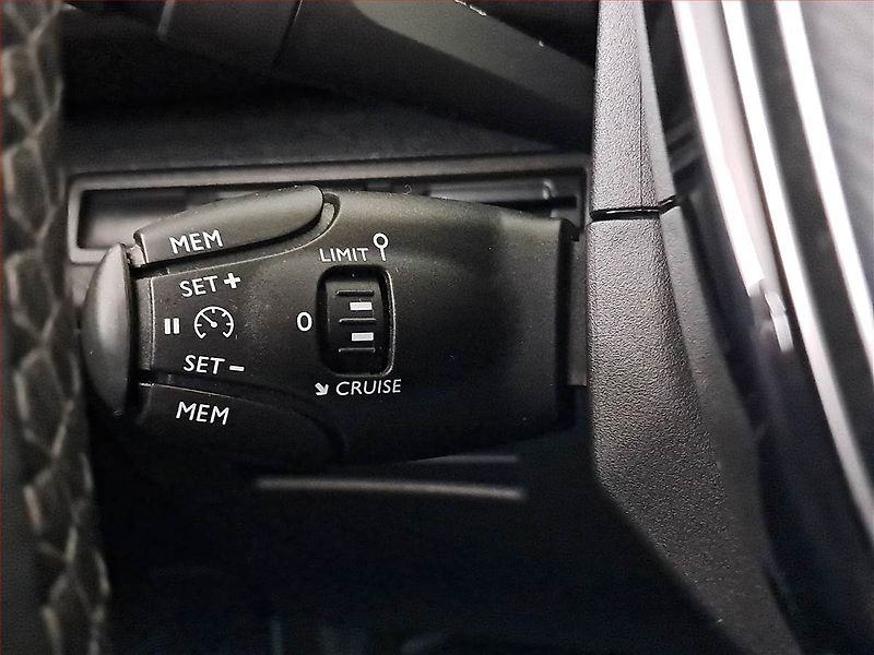 Peugeot 3008 (2020) 1.5 BlueHDi, Navi, Tempomat - fotka 21 z 22