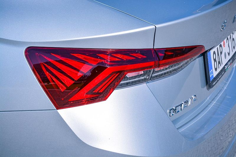Škoda Octavia Style Plus Navigace 18 kola ČR - fotka 57 z 76
