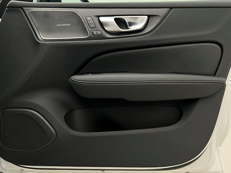 Volvo V60 (2026) B4 PLUS DARK AUT - fotka 7 z 44