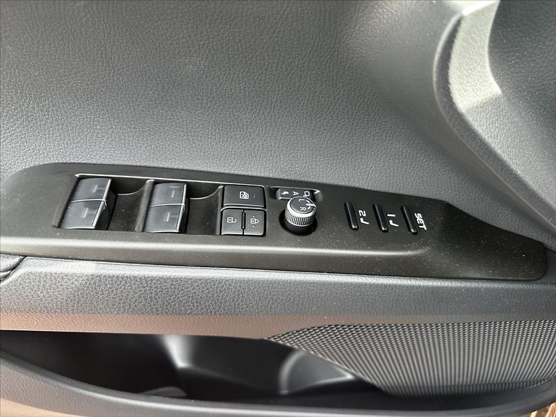 Toyota Camry 2,5 Executive - fotka 9 z 13