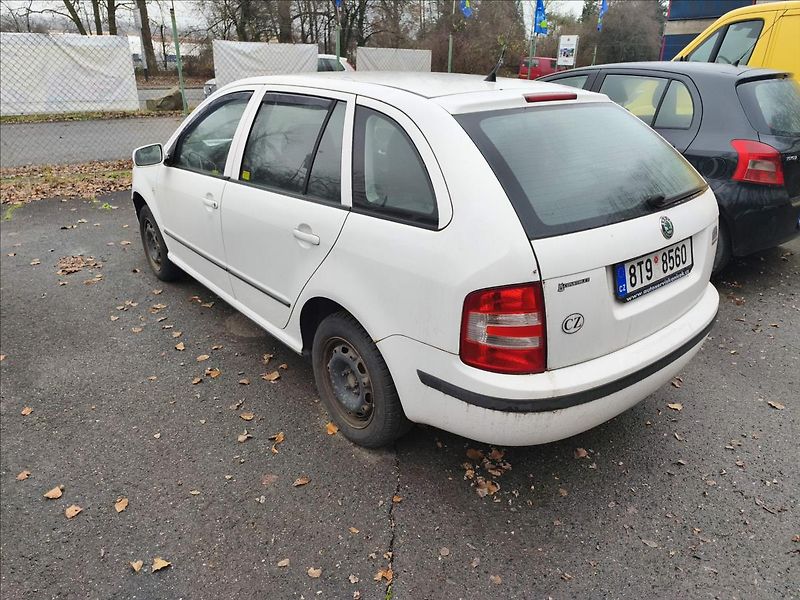 Škoda Fabia 1,4 i  po servise včetně rozvo - fotka 4 z 8