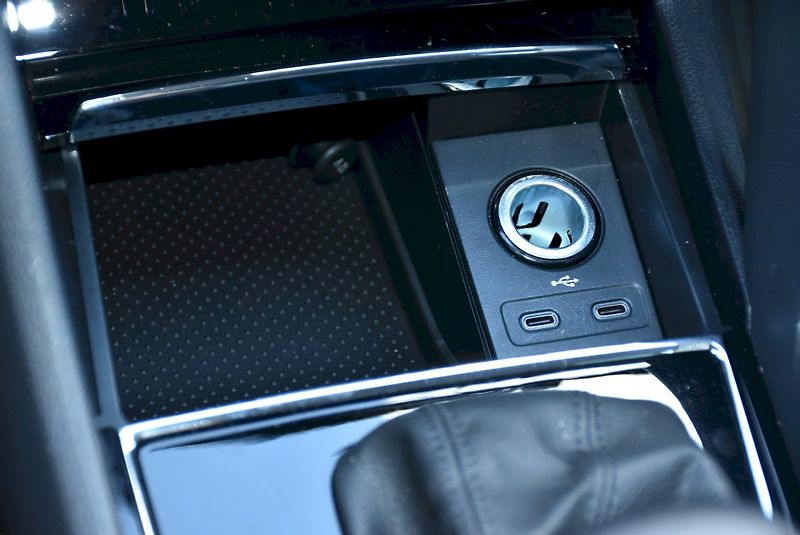 Škoda Karoq (2024) Selection 1.5 TSI DSG - fotka 23 z 33